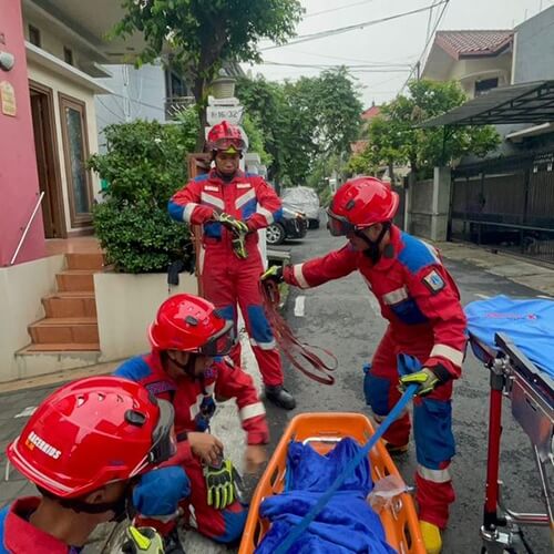 evakuasiroyalambulanxdamkar (1) evakuasiroyalambulanxdamkar (1)