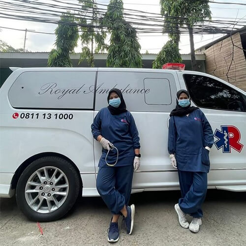 perawat dan dokter (13) perawat dan dokter (13)