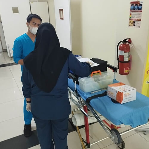 perawat dan dokter (14) perawat dan dokter (14)