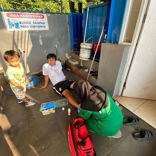 perawat dan dokter (5) perawat dan dokter (5)