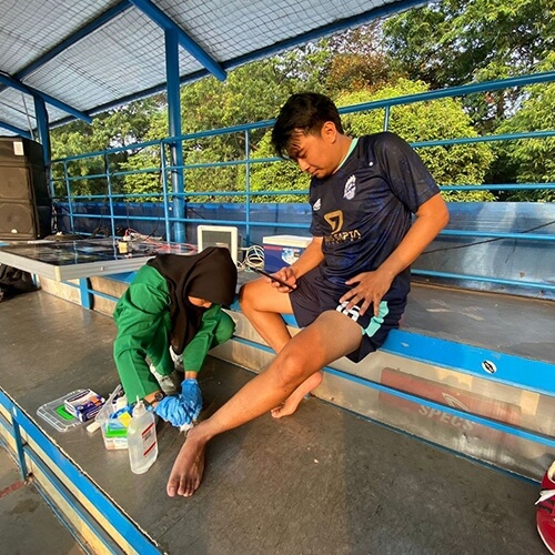 perawat dan dokter (9) perawat dan dokter (9)